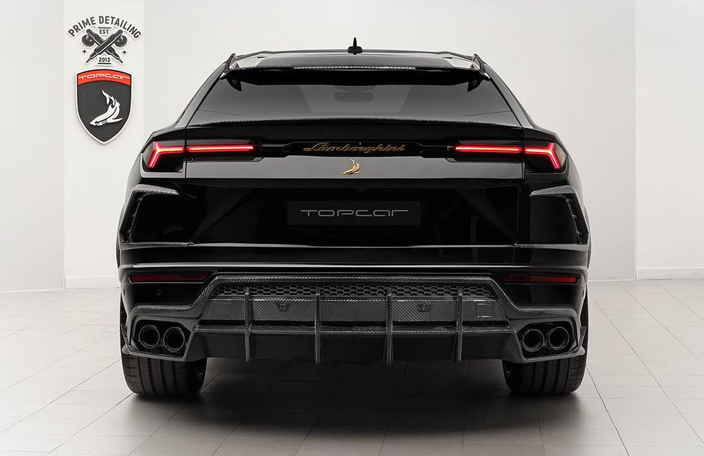 Bộ cánh khuếch tán khí động học dưới cản sau, cùng với các lựa chọn chụp ống xả thể thao. Hãng độ này cũng đã công bố chi tiết giá bán của cả bộ phụ kiện 12 thành phần, cũng như giá từng món riêng lẻ. Các chi tiết đều được làm bằng sợi carbon nên giá thành đều không hề rẻ.