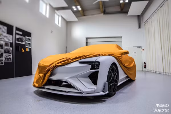 Dự kiến trình làng trong triển lãm ôtô Bắc Kinh 2018, siêu xe điện Aiways RG được giới thiệu có thể hoàn thành quãng đường lên đến 1.200 km sau 1 lần sạc đầy, tăng tốc từ 0-100 km/h trong 2,5 giây và đạt vận tốc tối đa 300 km/h.