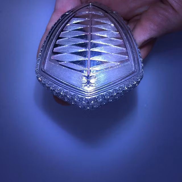 Phòng chế tác đặc biệt của hãng siêu xe Koenigsegg là nơi chế tạo độc quyền ra chiếc chìa khóa này.