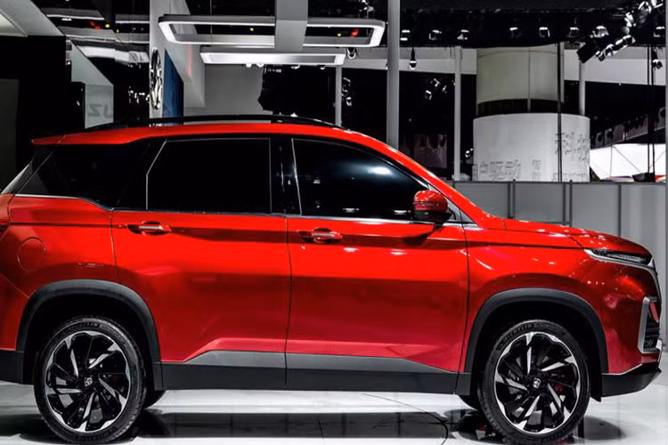 Động cơ của mẫu SUV Chevrolet Captiva 2019 là máy xăng 4 xi-lanh, tăng áp, dung tích 1,5 lít, sản sinh công suất tối đa 175 mã lực và mô-men xoắn cực đại 230 Nm. Sức mạnh được truyền tới cầu trước thông qua hộp số CVT giống Banjun 530.