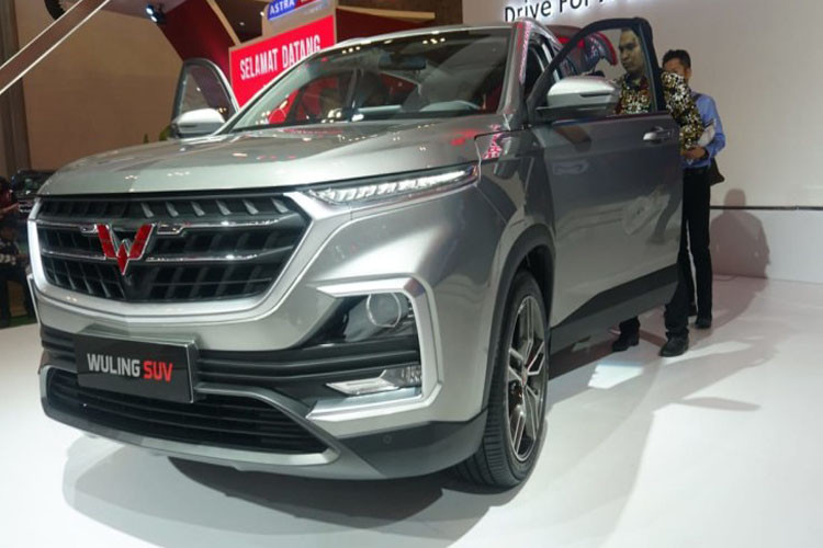 Không chỉ vậy, Chevrolet Captiva 2019 còn rất giống mẫu SUV Wuling. Bởi, cả Chevrolet Captiva 2019 lẫn Wuling SUV đều được phát triển dựa trên mẫu xe Trung Quốc Baojun 530.