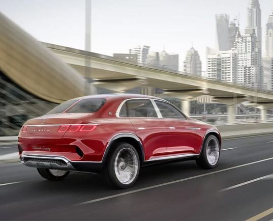 Trong khi đó, đuôi xe lại khá lạ so với những mẫu xe hiện hành trước đó của hãng xe sang Mercedes-Benz.