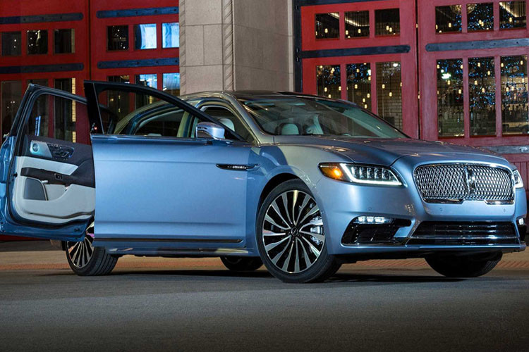 Để tăng sức cạnh tranh với các đổi thủ trong cùng phân khúc sedan hạng sang cỡ lớn, Lincoln mới đây đã giới thiệu bản đặc biệt của mẫu Continental lừng danh với số lượng giới hạn 80 chiếc với tên gọi Continental 80th Anniversary Coach Door Edition. Đây cũng là lần ra mắt kỷ niệm sinh nhật lần thứ 80 của mẫu xe sang Lincoln Continental.