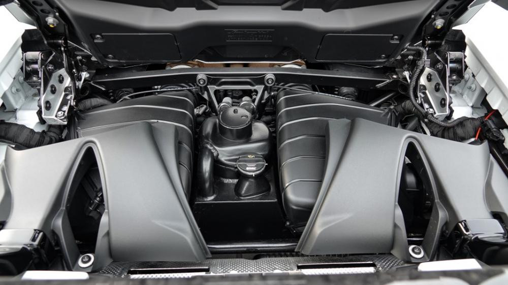 Lamborghini Huracan Performante Spyder được trang bị động cơ V10, dung tích 5.2 lít.