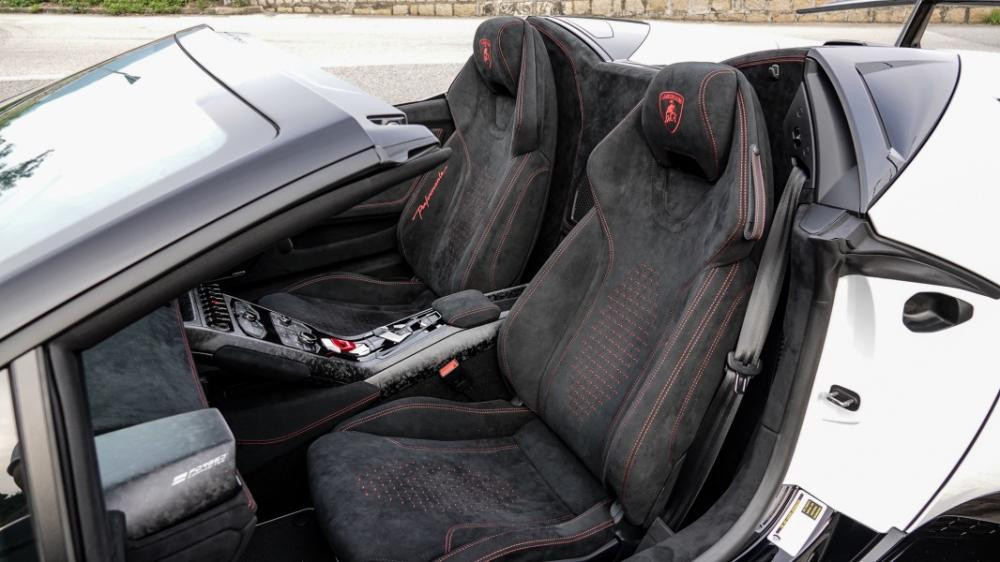 Mức giá 16,05 tỷ đồng ở thị trường Hồng Kông vẫn còn rẻ so với giá bán đắt gấp 3 hay 4 lần mà các khách hàng Trung Quốc, Thái Lan, Singapore hay Việt Nam phải chi trả.