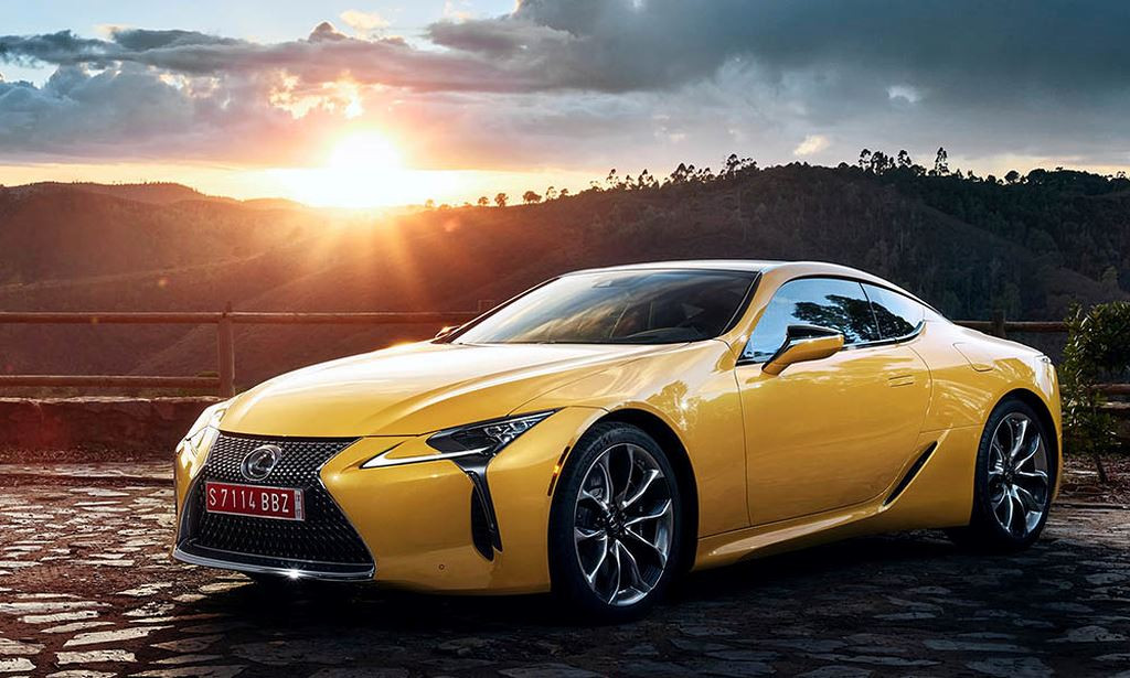 Lexus LC Yellow Edition sẽ được trưng bày trước công chúng tại triển lãm Paris Motor Show 2018. Phiên bản giới hạn Lexus LC Yellow Edition Coupe ấn tượng mạnh với ngoại thất màu vàng rực rỡ, cùng một số chi tiết độc đáo tạo nên khác biệt cho xe. Yellow Edition cho phép với cả 2 phiên bản của LC Coupe là LC 500h (hybrid) và LC 500 với động cơ xăng V8 nạp khí tự nhiên đi kèm hộp số tự động 10 cấp.