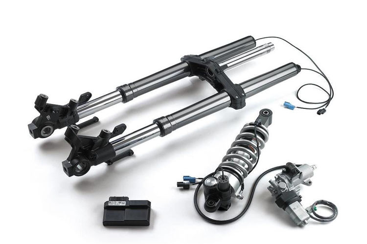 Động cơ của mẫu xe này vẫn là loại 4 xi-lanh thẳng hàng 16V DOHC làm mát bằng chất lỏng, phun nhiên liệu điện tử nhưng đã được nâng cấp bướm ga điện tử và hệ thống xả với bộ lọc 3 đường mới. Nhờ đó, chiếc xe vẫn đạt công suất tối đa 120 mã lực tại 9.000 vòng/phút và mô-men xoắn 102Nm tại 7.500 vòng/phút, nhưng thải ra khí đáp ứng được tiêu chuẩn môi trường Euro 4.