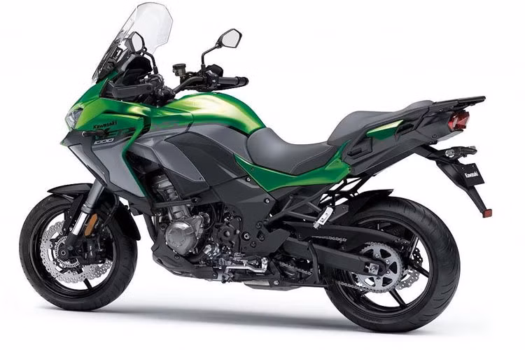 Nổi bật nhất là phần đầu vuốt nhọn đầy dữ dằn với cặp đèn pha kép đối xứng của chiếc xe. Cùng với đó, các tấm ốp hai bên thân của chiếc xe cũng được tạo hình mới mẻ và khác biệt hơn.