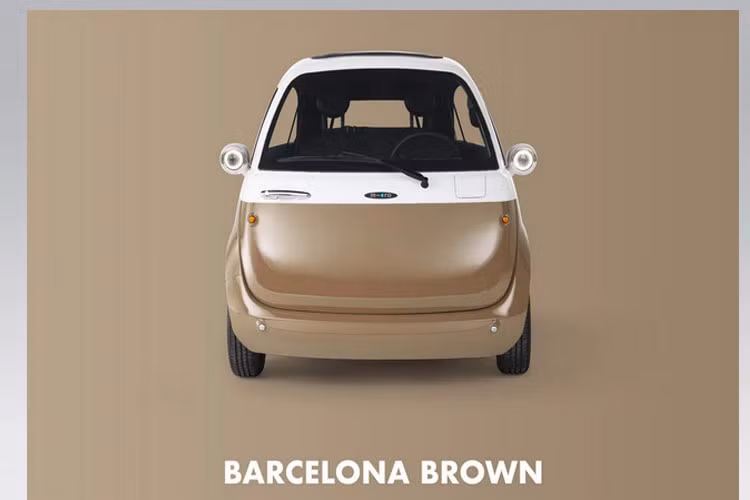 Có hai lựa chọn pin cho chiếc xe điện tí hon này: một loại nhỏ 8 kWh cho xe khả năng chạy 126 km sau mỗi lần sạc, và một loại lớn hơn - 14.4 kWh cho quãng đường 202 km. Dự kiến sẽ chỉ có 100 chiếc Microlino xuất xưởng trong năm nay và từ 1.500 đến 2.000 chiếc vào năm 2019.