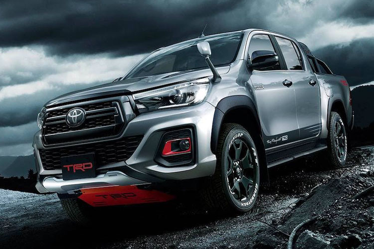 Loạt phụ kiện TRD Black Rally Editio tới từ bộ phận TRD đã khiến chiếc bán tải Toyota Hilux 2019 vốn đã mạnh mẽ nay càng trở nên uy lực và nam tính.