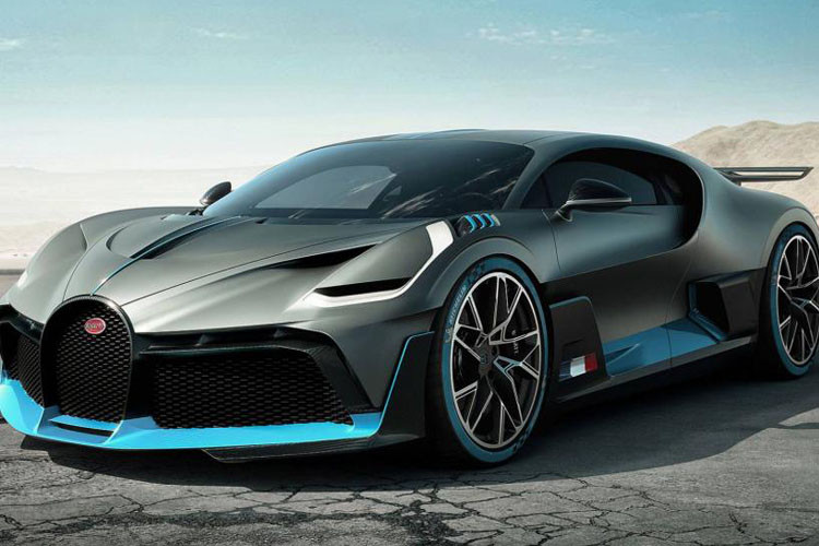 Điều khiến ai ai cũng phải giật mình là dù có giá cao đến như vậy nhưng ngay khi chưa được chính thức ra mắt thì 40 chiếc xe này dường như đã "cháy hàng" do nó đã đưuocj các đại gia đã đặt trước.