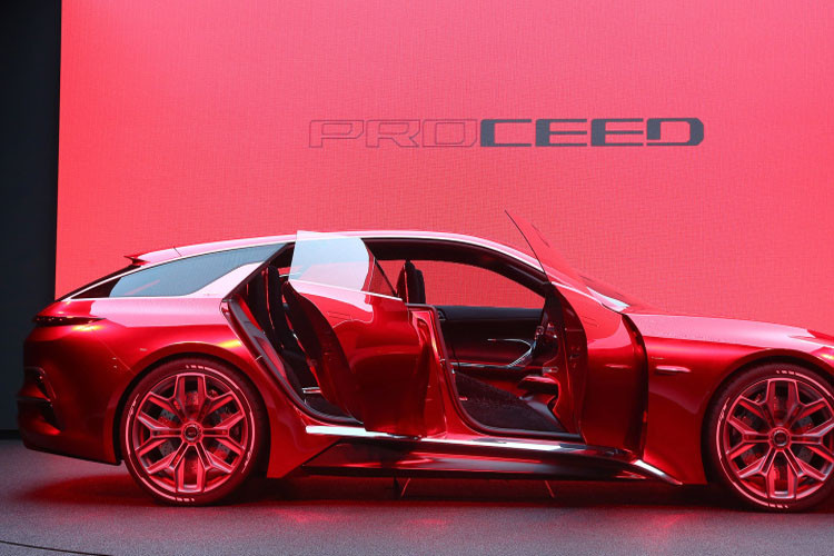 Hatchback năm cửa Kia mới này có thiết kế thân dài hơn, thể thao và sang trọng hơn hướng tới khách hàng trẻ tuổi.