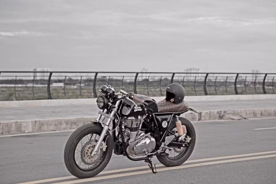 Được biết sau khi hoàn thành bản độ, ngoài các chi tiết nguyên bản trên xe, chủ nhân chỉ phải chi ra đúng 20 triệu đồng để có một mẫu Royal Enfield Continental GT Cafe Racer cực chất "không đụng hàng".