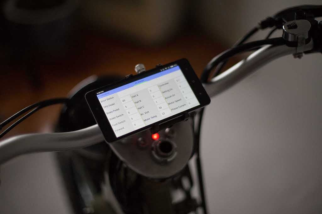 Xe còn được trang bị một màn hình thông tin như một chiếc smartphone.