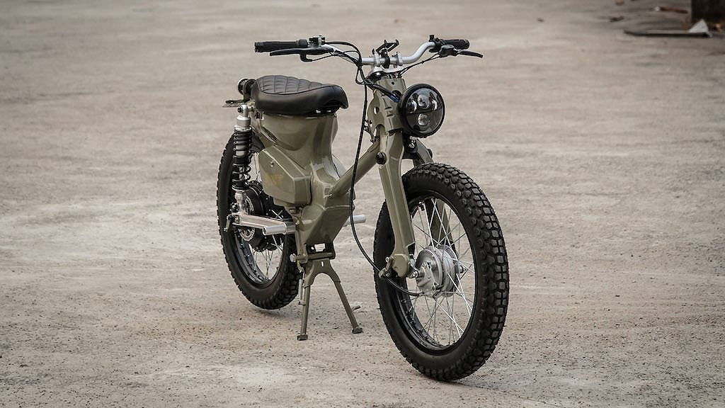 Ở Trung Quốc, những năm gần đây đã cấm các loại xe máy/xe tay ga chạy bằng động cơ đốt trong loại cũ ở hầu hết các trung tâm thành phố lớn. Nguyên nhân vì ô nhiễm do hàng triệu chiếc xe máy gây ra quá lớn...