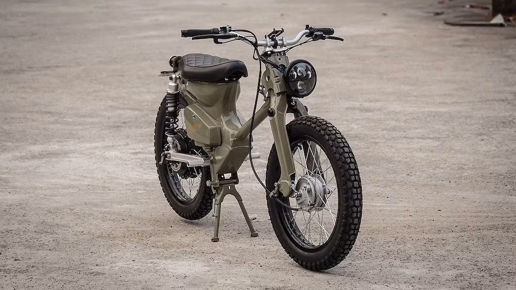 Ở Trung Quốc, những năm gần đây đã cấm các loại xe máy/xe tay ga chạy bằng động cơ đốt trong loại cũ ở hầu hết các trung tâm thành phố lớn. Nguyên nhân vì ô nhiễm do hàng triệu chiếc xe máy gây ra quá lớn...