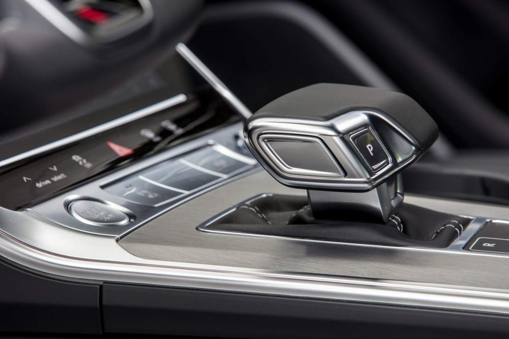 Phiên bản wagon của Audi A6 2019 có nhiều tùy chọn động cơ đa dạng. Theo đó, Audi A6 Avant 2019 được trang bị 3 động cơ tăng áp khác nhau. Đầu tiên là động cơ diesel TDI 4 xi-lanh, dung tích 2.0 lít, sản sinh công suất tối đa 201 mã lực.