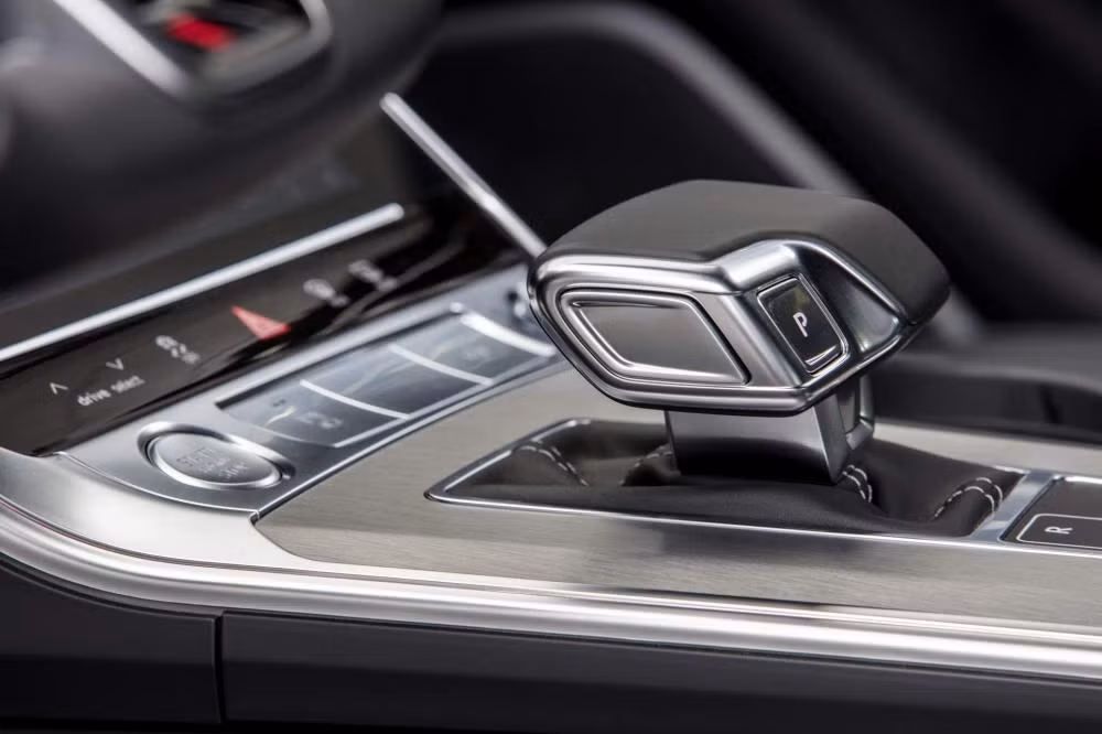 Phiên bản wagon của Audi A6 2019 có nhiều tùy chọn động cơ đa dạng. Theo đó, Audi A6 Avant 2019 được trang bị 3 động cơ tăng áp khác nhau. Đầu tiên là động cơ diesel TDI 4 xi-lanh, dung tích 2.0 lít, sản sinh công suất tối đa 201 mã lực.