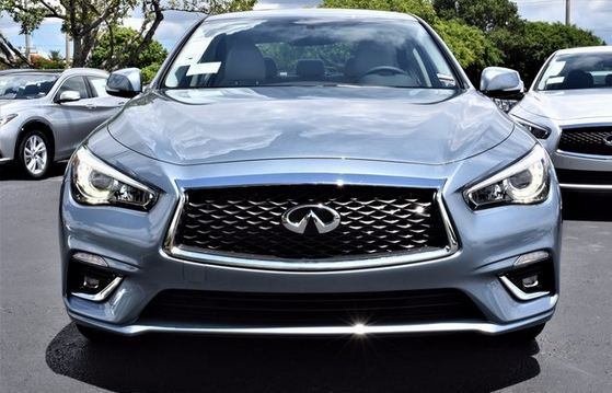 Mẫu xe Infiniti Q50 3.0T Luxe có giá bản chỉ khoảng 38.950 USD nhưng sở hữu khối động cơ sản sản sinh công suất 300 mã lực, mô men xoắn cực đại đạt 295 Nm rất ấn tượng.