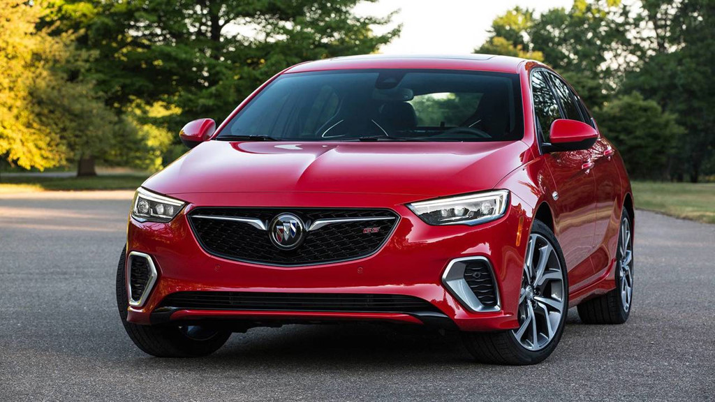 Với số tiền 39.070 USD bạn có thể sở hữu một chiếc Buick Regal GS có công suất 310 mã lực nhờ xe sử dụng động cơ V6 3.6L. Regal GS có khả năng tăng tốc 0-96 km/h trong vòng chưa đầy 6.0 giây, tốc độ tối đa 225 km/h.