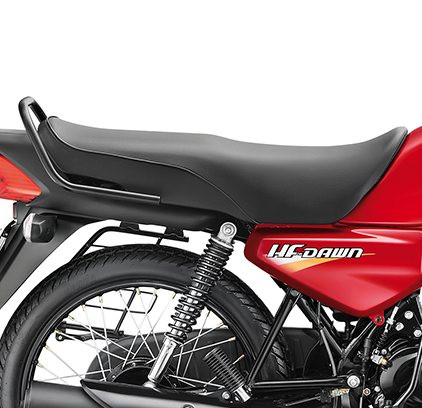 Yên xe dài có thể chở được 2-3 người.