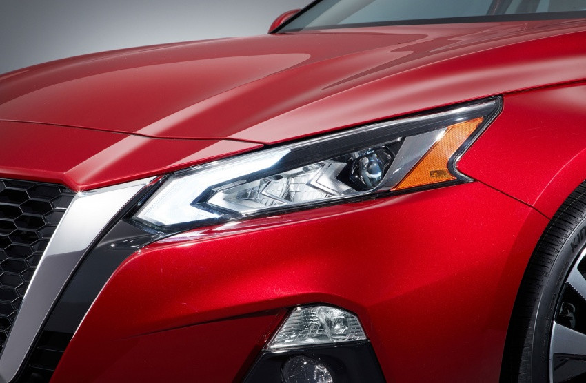 Cụm đèn pha ấn tượng.