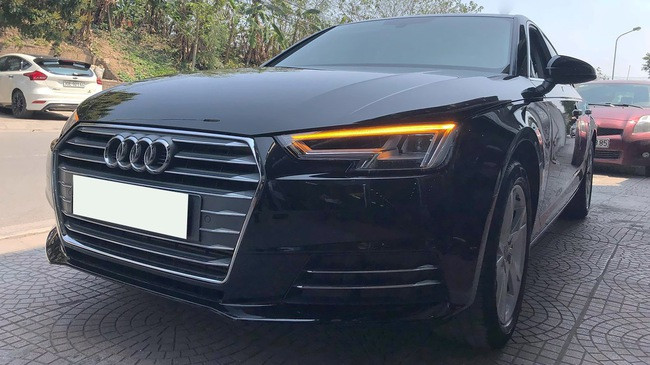 Mẫu sedan Audi A4 thế hệ mới sở hữu thiết kế trẻ trung, động cơ TFSI 2.0L có công suất tăng đáng kể so với phiên bản cũ. Đây cũng là một trong những mẫu xe khá được ưa chuộng ở Việt Nam.