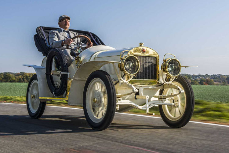 Chiếc xe đầu tiên lăn bánh vào ngày 10/6/1908 và vào ngày 20/10 cùng năm đó chiếc xe cuối cùng cũng được xuất xưởng. Đây được xem là mẫu xe thể thao đầy quyền lực trong những năm đầu của thế kỉ 20. Tuy nhiên đến nay đã 110 năm mẫu xe này dường như bị lãng quên.