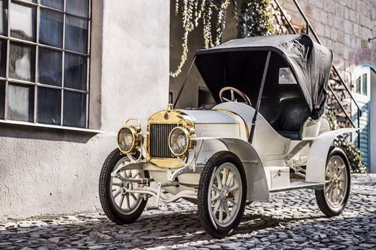 Mẫu xe cổ Laurin &amp; Klement BSC được sản xuất từ năm 1907 với chỉ 12 phiên bản được lắp ráp đã được phục chế nguyên trạng. Đây là chiếc xe Laurin &amp; Klement BSC duy nhất còn tồn tại.