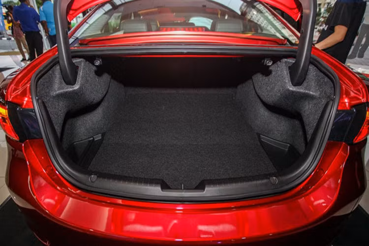 Khoang hành lý được nới rộng diện tích.