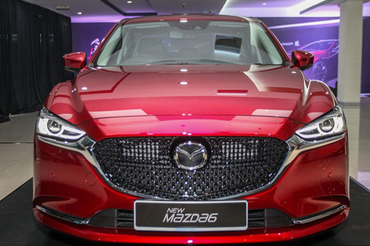 Mẫu xe sedan Mazda6 2018 bản nâng cấp sở hữu thiết kế nổi bật cùng hàng loạt tính năng hiện đại mới vừa được chính thức giới thiệu tại thị trường Malaysia và được dự đoán sẽ về Việt Nam trong thời gian tới.