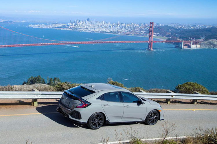 Bên cạnh Civic Type R, Honda cũng hoàn tất danh mục dòng xe này với chiếc Honda Civic hatchback 2019.