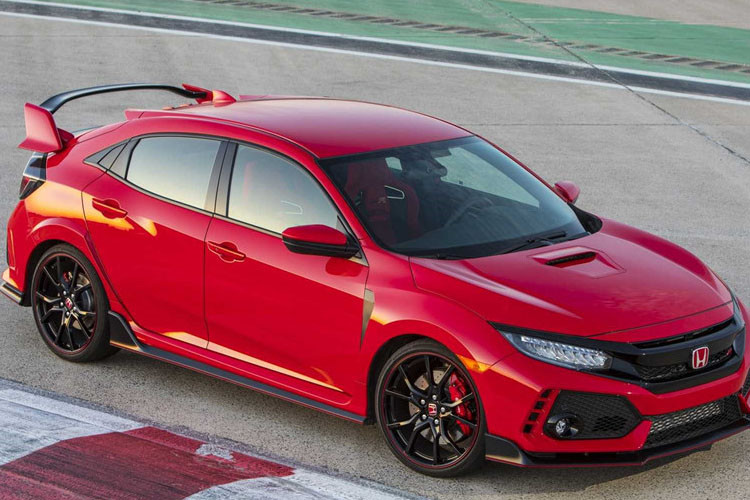 Theo đó, Honda Civic Type R 2019 mới ra mắt đắt hơn phiên bản đời trước 1.000 USD. Cùng với mức giá đắt hơn là nhiều nâng cấp mới cùng màu sơn mới lạ mắt.