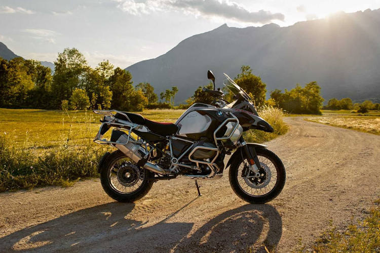 BMW R 1250 GS Adventure phiên bản mới cũng sở hữu bình xăng lên đến 30 lít. Với dung tích này, xe có thể di chuyển quãng đường lên đến 630 km với một lần đổ đầy bình.