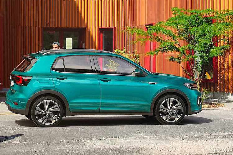 Mẫu xe tiêu chuẩn phù hợp với khách hàng châu Mỹ và châu Á do chiếc xe có kích thước lớn và vòm mui cao hơn với tổng chiều dài chỉ 4,11m