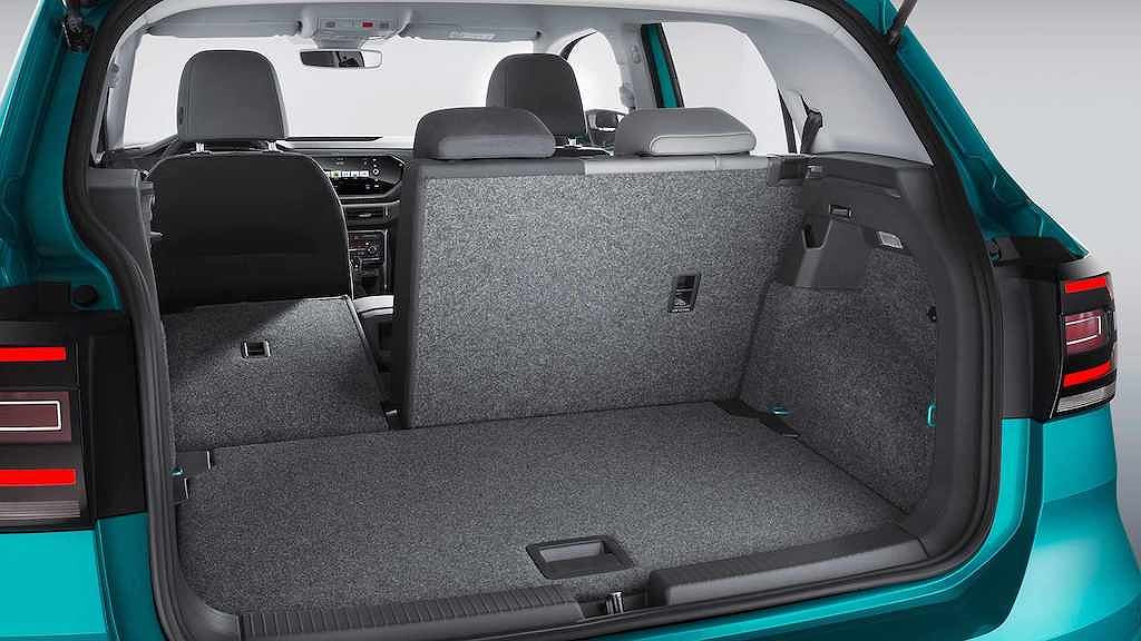 Khoang hành lý khá nhiều diện tích.