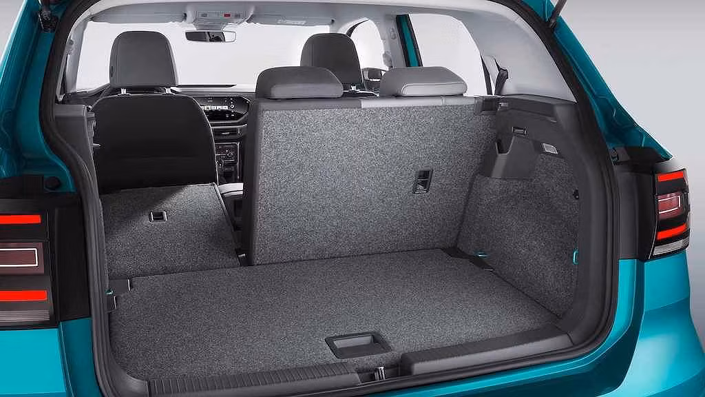 Khoang hành lý khá nhiều diện tích.