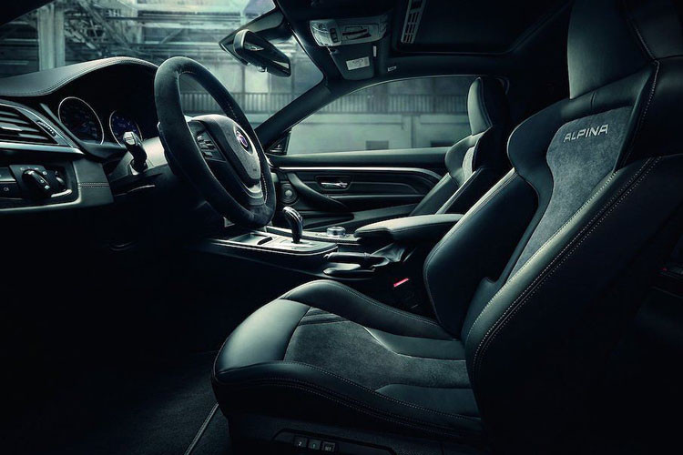 Về nội thất, Alpina B4 S Bi-Turbo Edition 99 có không gian bên trong rộng thoáng và sang trọng.