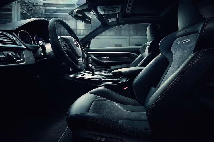 Về nội thất, Alpina B4 S Bi-Turbo Edition 99 có không gian bên trong rộng thoáng và sang trọng.