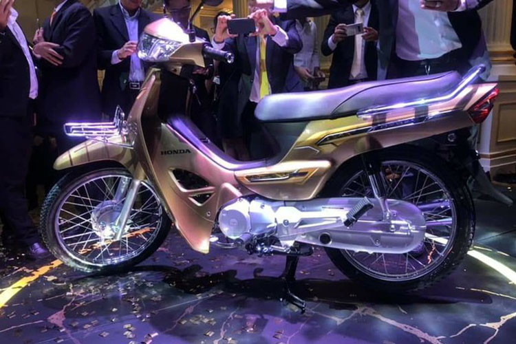 Phiên bản Honda Dream 125cc 2019 vàng đồng ấn tượng.