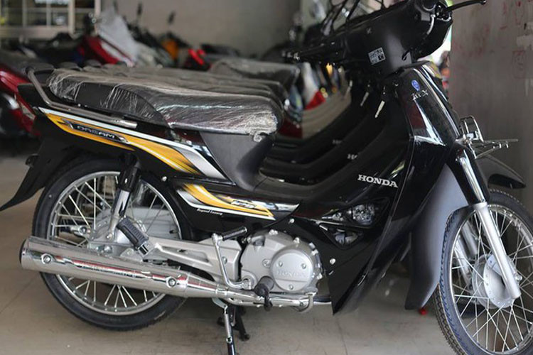 Xe sử dụng động cơ tương tự như Honda Supra X 125 với khối động cơ xilanh đơn, dung tích 124.85cc, hộp số 4 cấp được làm mát bằng gió. Động cơ vẫn sử dụng bộ chế hoà khí (bình xăng con) nhưng vẫn cực kỳ tiết kiệm nhiên liệu và bền bỉ.