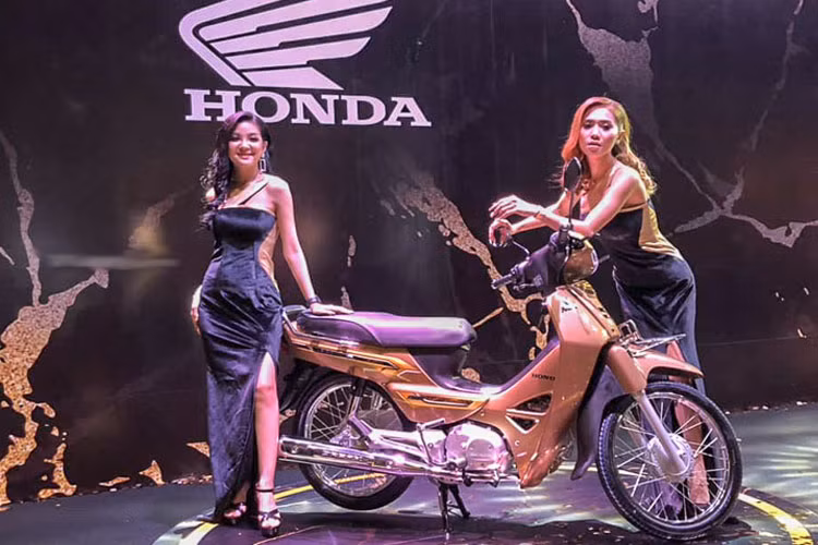 Mẫu xe máy Honda Dream 125 2019 hoàn toàn mới đã chính thức được trình làng tại thị trường Campuchia gây chú ý đặc biệt từ người tiêu dùng Đông Nam Á.