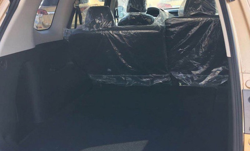 Khoang sau rộng thoáng, cốp chứa đồ tăng diện tích sử dụng...