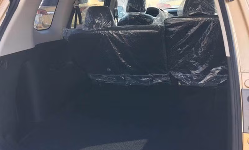 Khoang sau rộng thoáng, cốp chứa đồ tăng diện tích sử dụng...