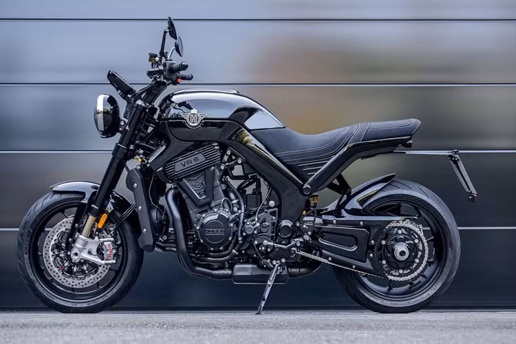 Siêu môtô Horex VR6 Raw có thiết kế giống y hệt VR6 - mẫu xe cuối cùng của Horex trước khi bị phá sản vào năm 2014.