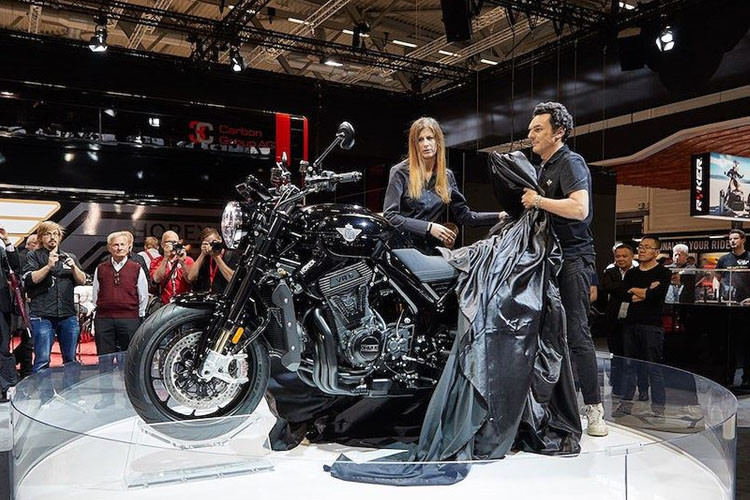 Nhiều đánh giá cho rằng, VR6 Raw sở hữu kiểu dáng pha một chút của nakedbike. Ngoại hình xe mạnh mẽ, phong cách khi khoác lên mình màu sơn đen huyền bí.