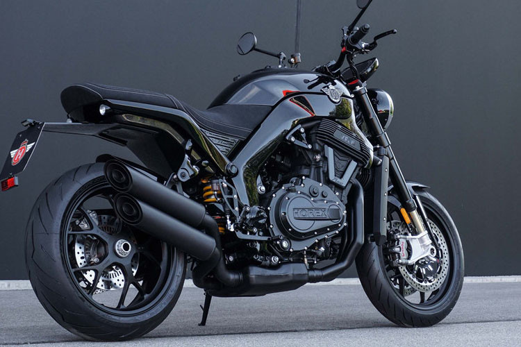 Cùng với đó là nhiều chi tiết nhôm và mạ chrome bóng bẩy trên VR6 cũ. Bên cạnh đó, bộ mâm hợp kim nhôm 5 chấu chữ Y được thay thế cho vành nan hoa trên VR6 cũ.