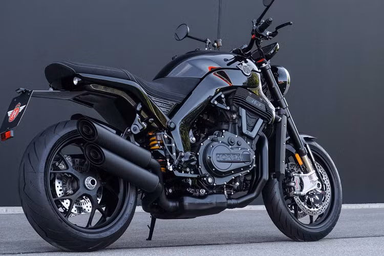 Cùng với đó là nhiều chi tiết nhôm và mạ chrome bóng bẩy trên VR6 cũ. Bên cạnh đó, bộ mâm hợp kim nhôm 5 chấu chữ Y được thay thế cho vành nan hoa trên VR6 cũ.