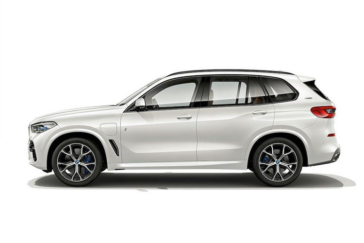 BMW X5 xDrive45e iPerformance được đánh giá có nhiều nét thiết kết giống như những model X5 khác với gói trang bị ngoại thất M Sport.
