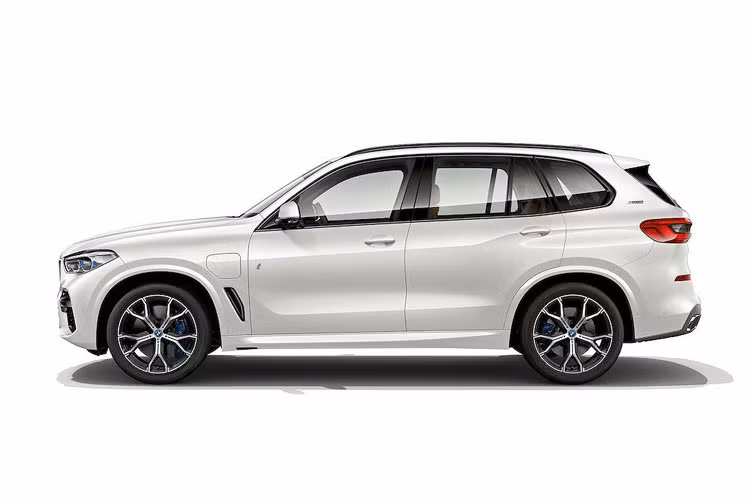 BMW X5 xDrive45e iPerformance được đánh giá có nhiều nét thiết kết giống như những model X5 khác với gói trang bị ngoại thất M Sport.
